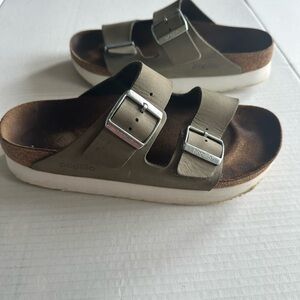 Birkenstock Papillio Arizona Pap Platform Sandals‎ Dove Gray Sz WOMENS 9/ MENS 7